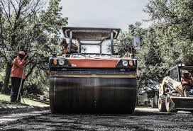 Best Asphalt Driveway Installation  in Destrehan, LA